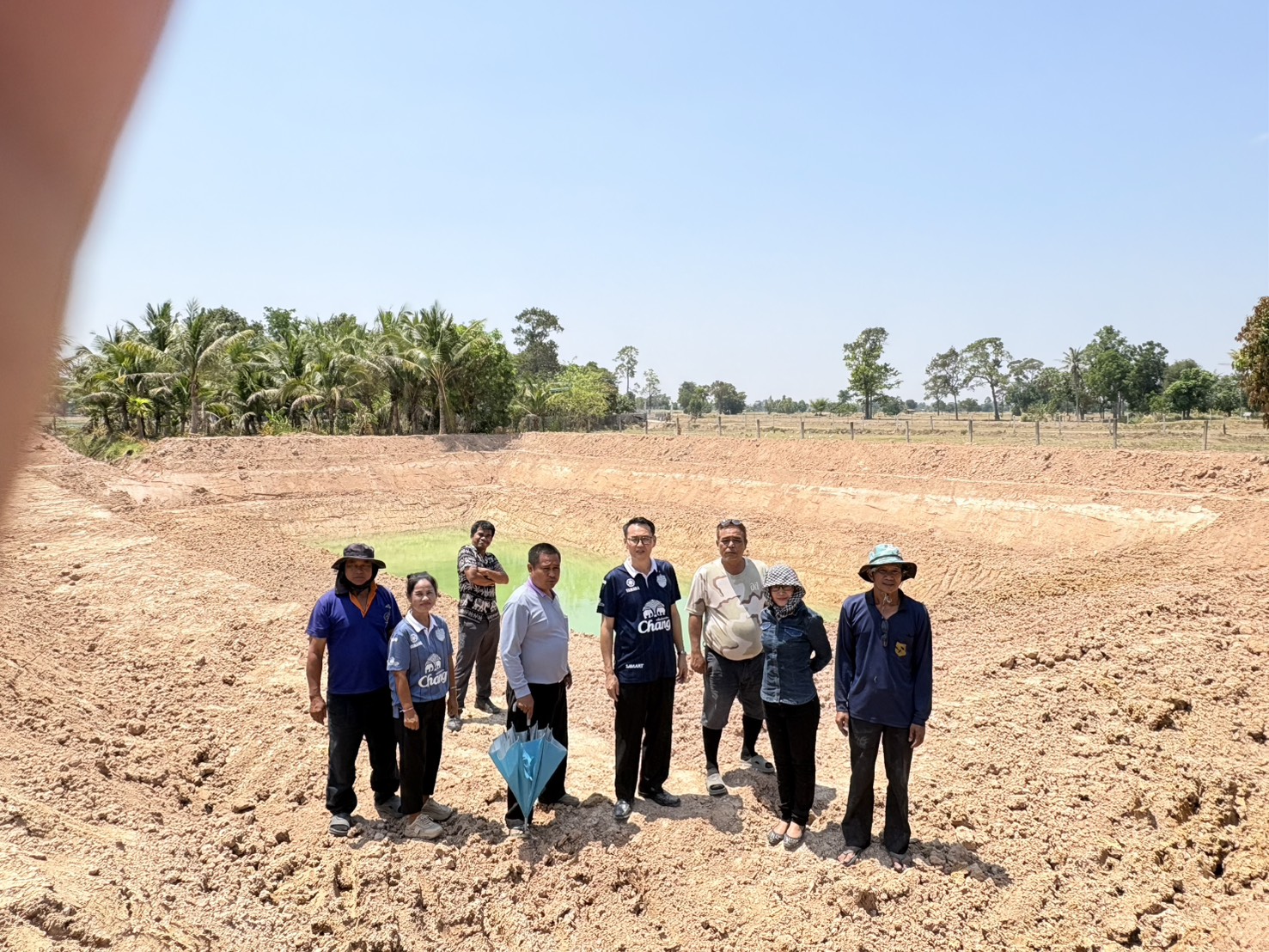 title - วันศุกร์ที่ 10 เมษายน 2569 เวลา 13.00 น. นายประเสริฐ กาญจนเกียรติกุล ปฏิรูปที่ดินจังหวัดบุรีรัมย์ พร้อมเจ้าหน้าที่ ส.ป.ก.บุรีรัมย์ เพื่อส่งเสริมเกษตรกรในพื้นที่เขตปฏิรูปที่ดินตำบลละเวี้ย อำเภอประโคนชัย จังหวัดบุรีรัมย์ ทำปุ๋ยอินทรีย์ สู้วิกฤติปุ๋ยแพง เพื่อเป็นการลดต้นทุนในการผลิตสินค้าเกษตร